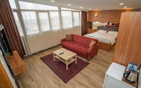 216 Hill Suites